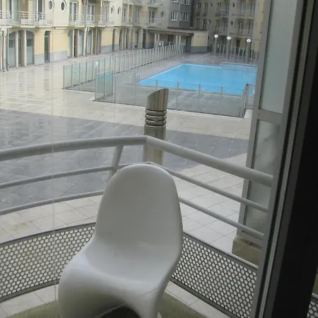 Cozy 2 Bedroom With Swimming Pool T53 *